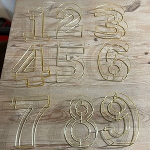 Gold wire table numbers